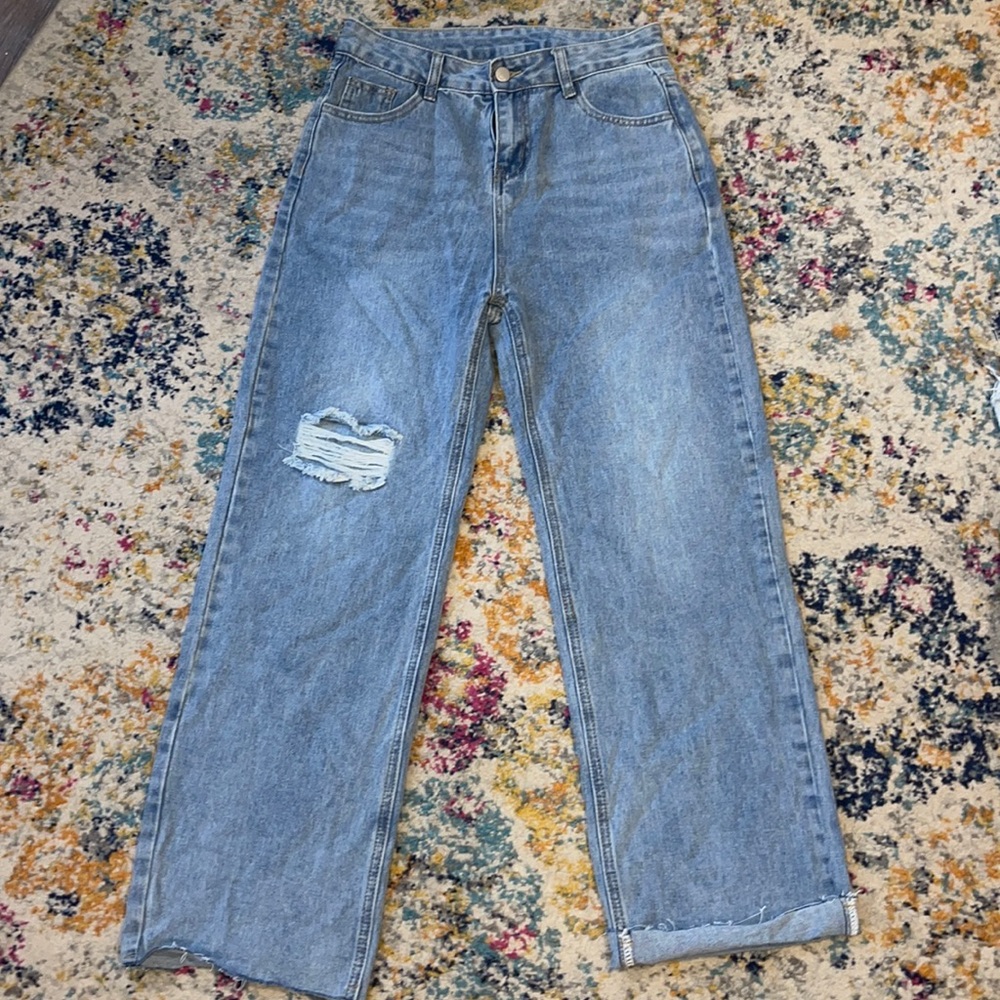 Loose fitting jeans